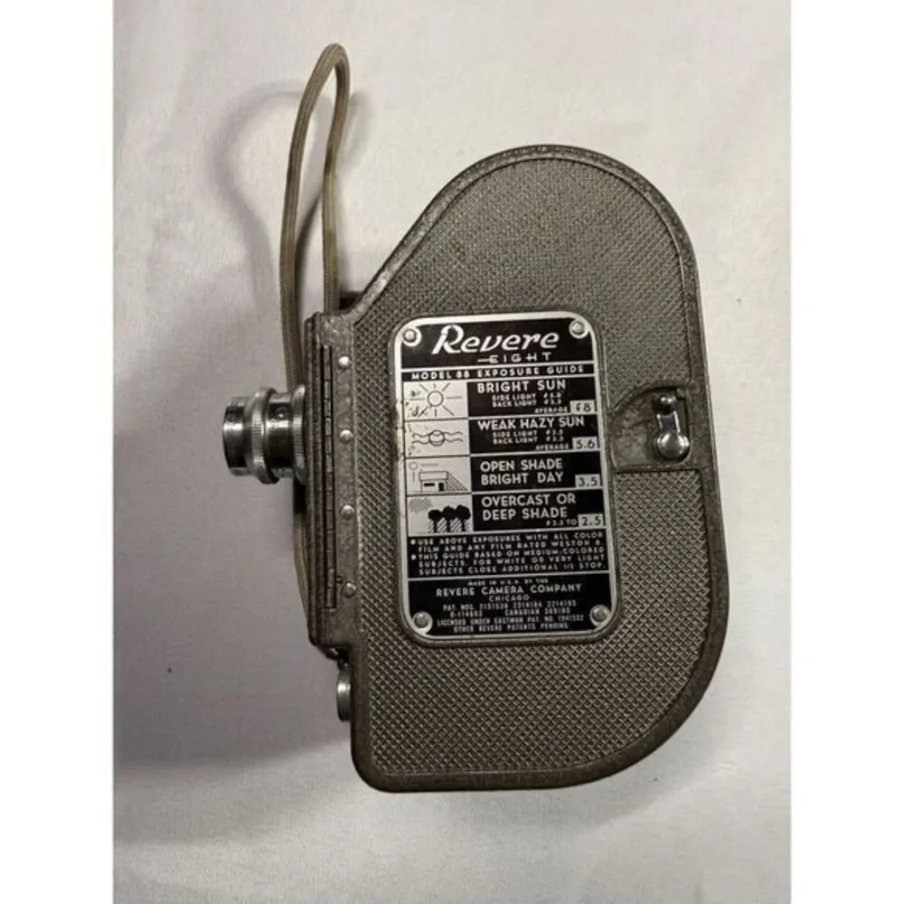 REVERE 8 MODEL 88 8MM‎ MOVIE CAMERA VINTAGE